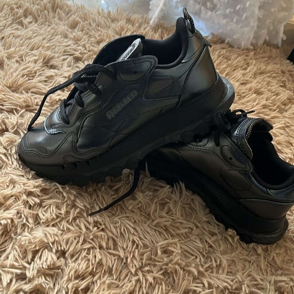 Like new…Cardi B x Wmns Classic Leather 'Silver Metallic Pewterx - Picture 4 of 7